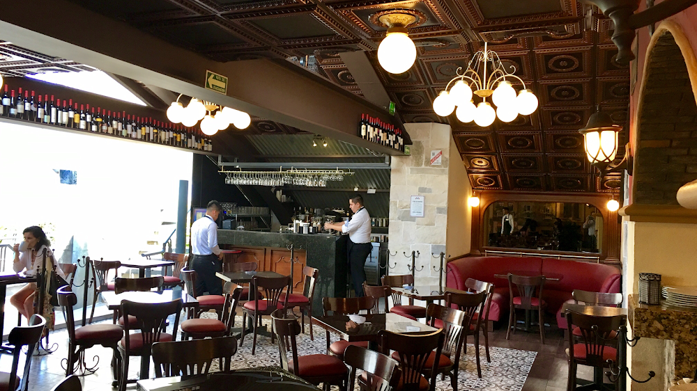 Auxiliar Administrativa Mon Paris, cafetería en Monterrey, Nuevo León