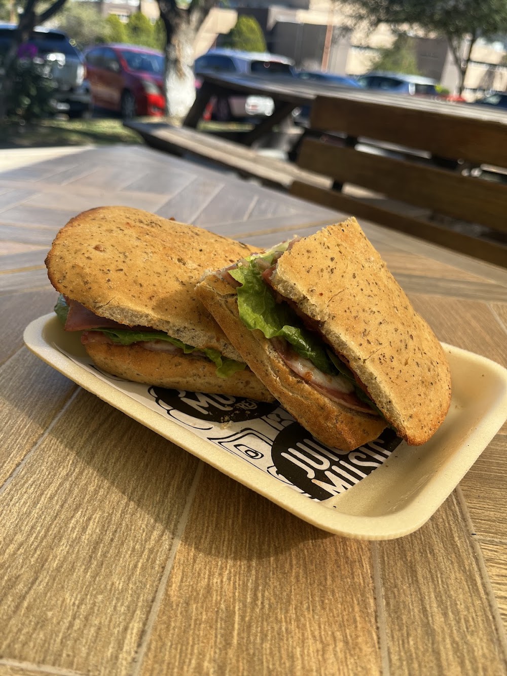 Jucy Music Reel Food, cafetería en Monterrey, Nuevo León