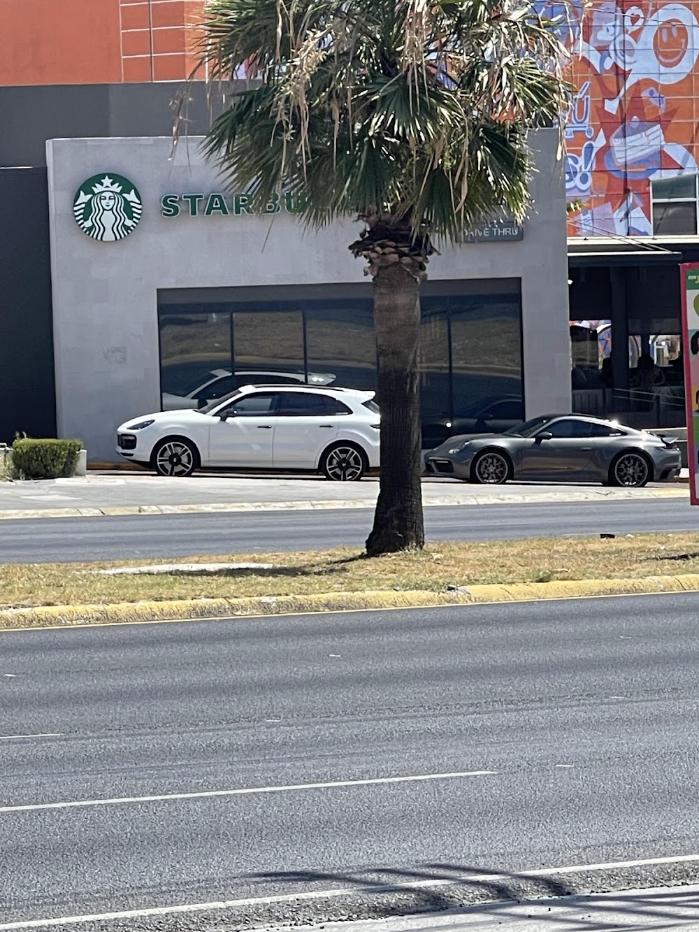 Starbucks Plaza Qu, cafetería en Monterrey, Nuevo León