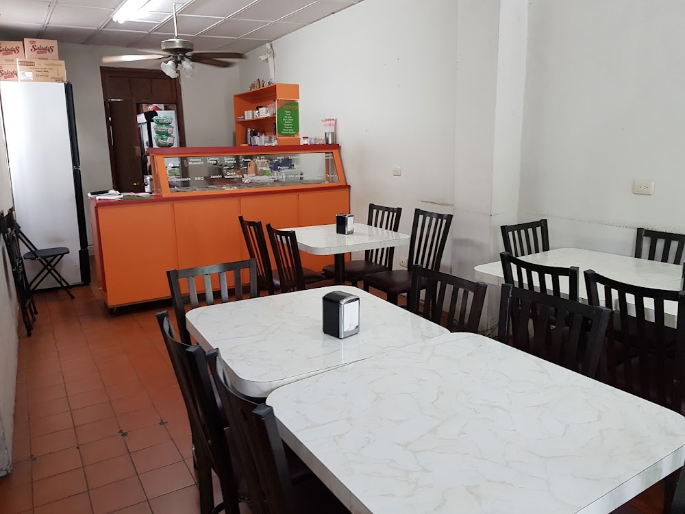 Skimmo Sandwich Y Ensaladas, cafetería en Monterrey, Nuevo León